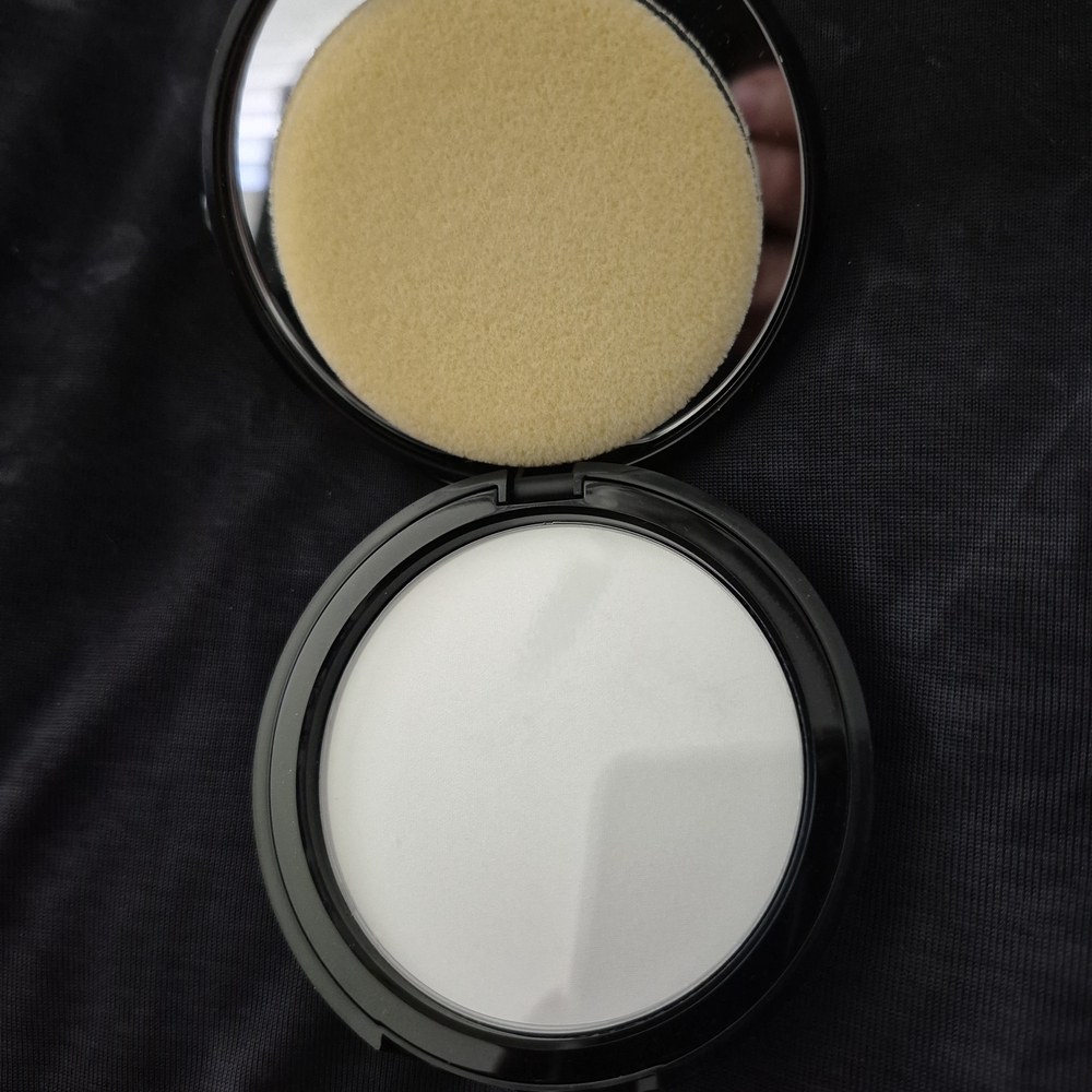 KVD Lock-It Setting Powder - Picture 4 of 6